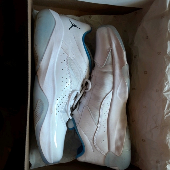 Air Jordan 11 CMFT Low. size 9, 155 OBO. - Picture 1 of 5
